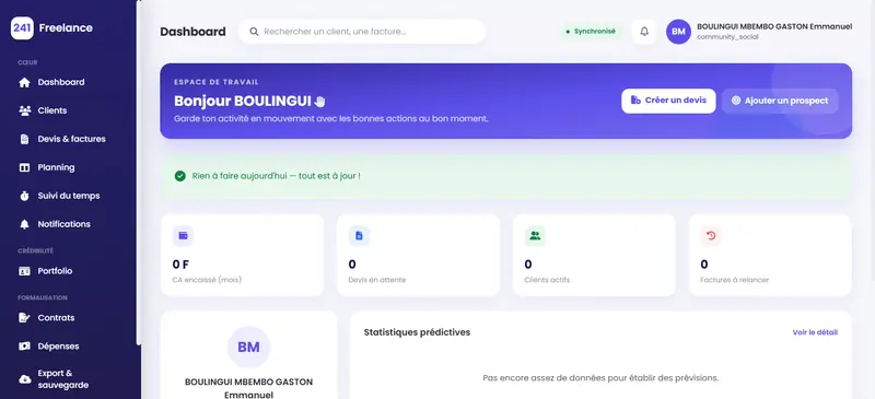 Tableau de bord de 241 Freelance : navigation latérale indigo (Clients, Devis & factures, Planning, Suivi du temps, Contrats), bandeau d’accueil violet et indicateurs chiffre d’affaires encaissé, devis en attente, clients actifs et factures à relancer.